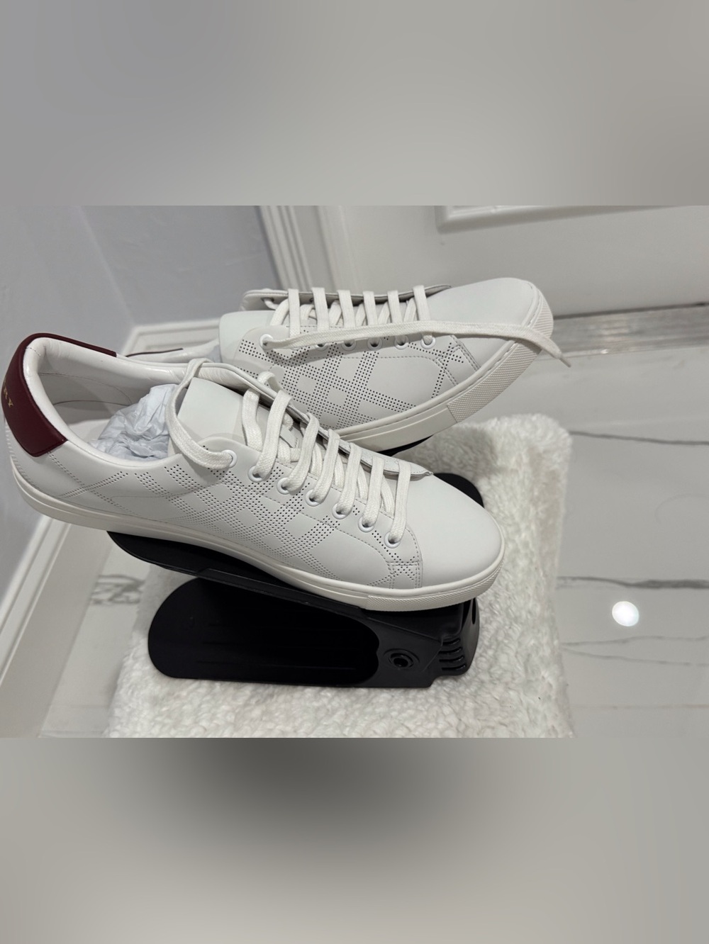 Burberry White Leather Low-Top Sneakers with Burgundy Heel Tab